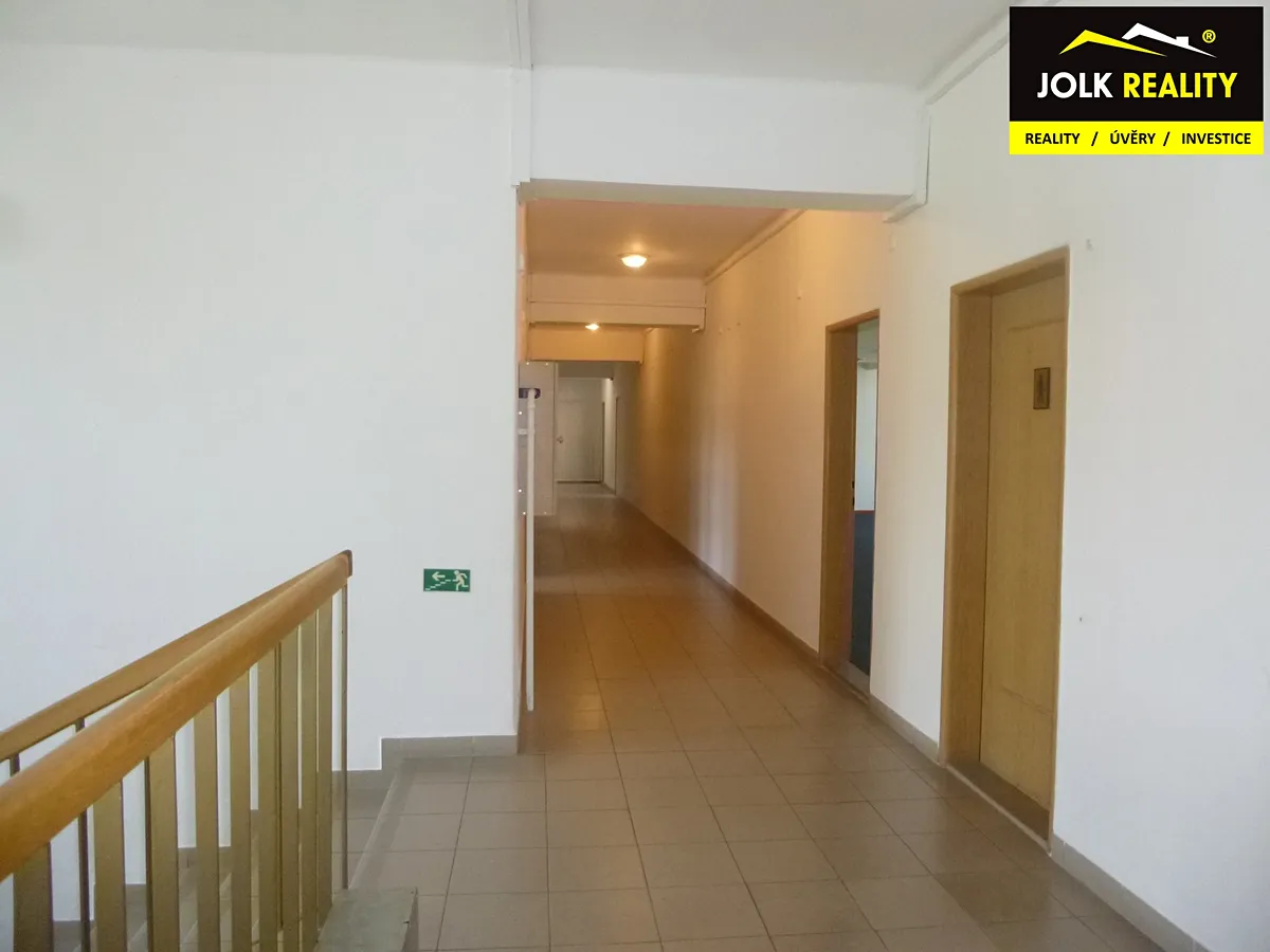 Pronájem kanceláře 342 m²
